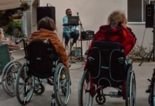 “Voces del Alma”: El grupo de ex rugbiers que cantan para adultos mayores Voces del Alma