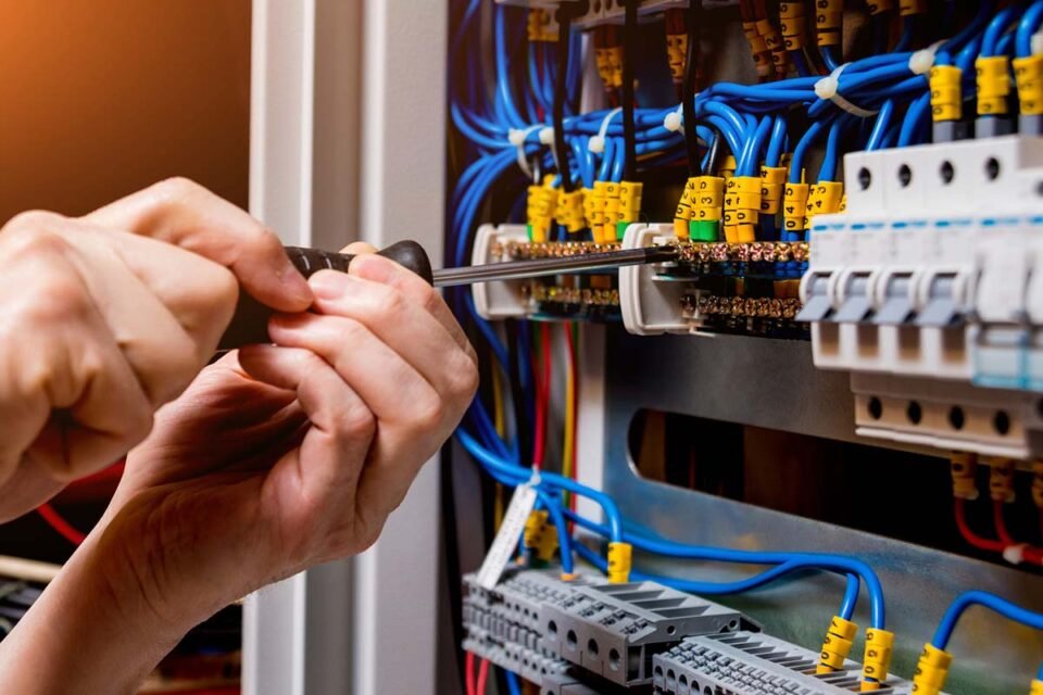 Curso de Electricidad con salida laboral en el Centro Vecinal Las Margaritas