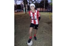 El niño que le hace frente a la hipoacusia y sueña con jugar en la primera de Instituto Hipoacusia