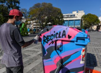 Intervienen contenedores de residuos para generar consciencia ambiental Contenedores