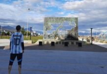 Santiago Gonelli: El coleccionista de camisetas que ya tiene 300 y vive en Ushuaia Coleccionista