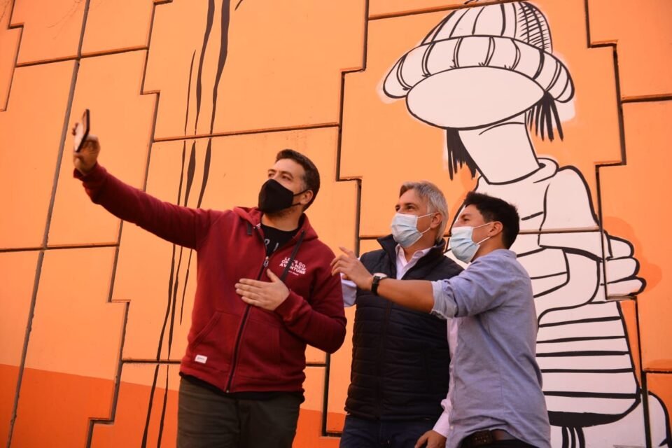 El humorista Carlos “Negro” Ortíz fue homenajeado en un mural de avenida Monseñor Pablo Cabrera