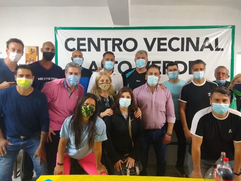 La municipalidad de Córdoba hizo entrega de pelotas y elementos de entrenamiento en el centro vecinal de Alto Verde