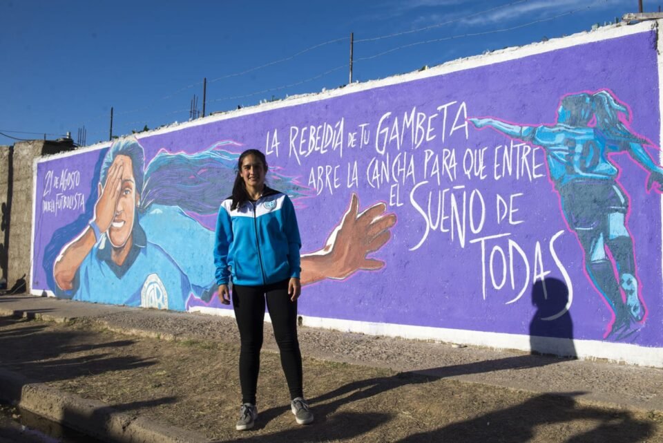 Vecinos de barrio Ciudad de los Cuartetos realizaron un mural en homenaje a Romina ‘Pepa’ Gómez