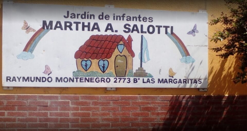 El jardín Martha Salotti recibe donaciones de tablas y tierra para armar una huerta