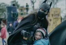 Batichica: la heroína que no puede faltar en el tridente más solidario de Córdoba Batichica