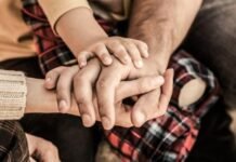 “Familias Para Familias”: El programa que busca hogares que acojan temporalmente a niños Familias Para Familias