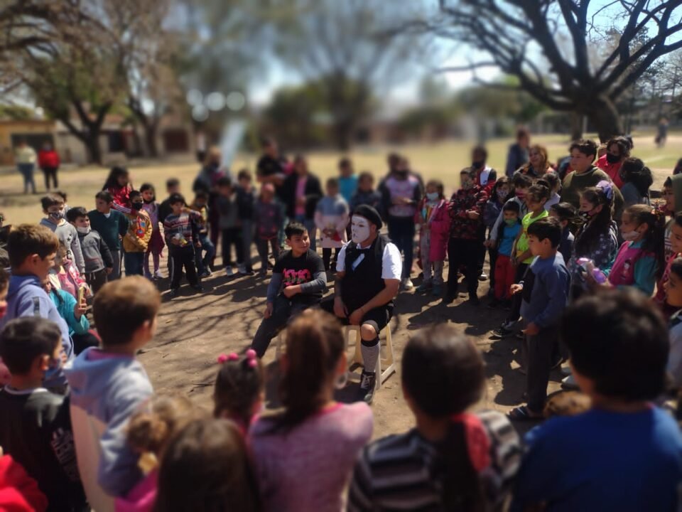 Multitudinario festejo de día del niño en B° Sargento Cabral y fortalecimiento de trabajos en distintos sectores del barrio