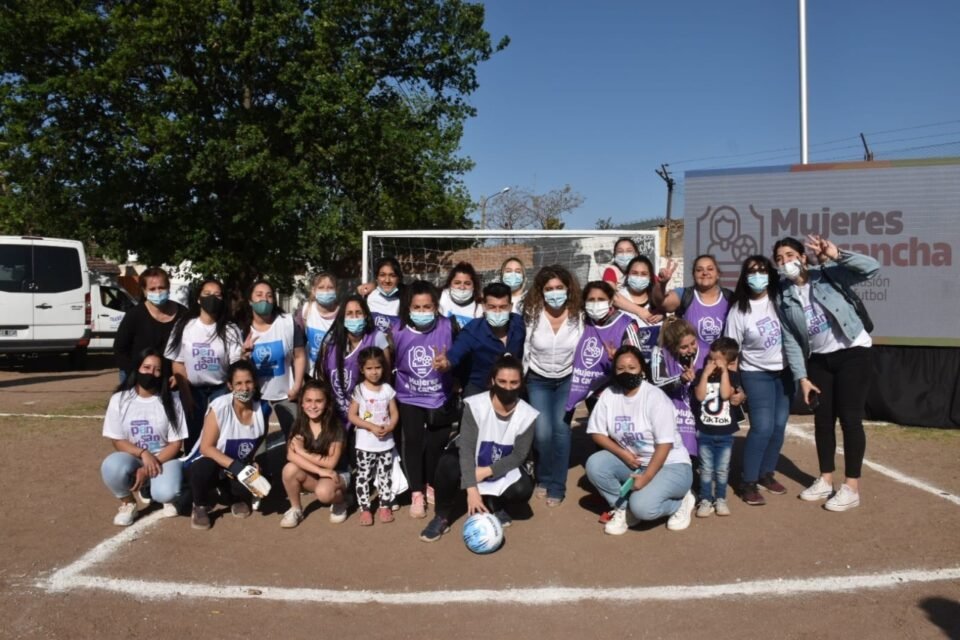 Mujeres a la Cancha