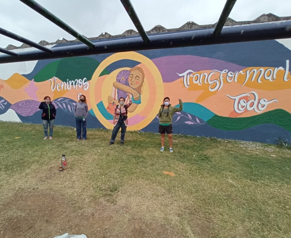 El colectivo cultural “Hace Pintar” realizó cursos de muralismo e intervenciones artísticas en el centro vecinal de B° Providencia