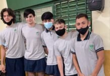 Alumnos del Instituto Ricardo Palma asistieron con polleras para protestar por el cambio de uniforme