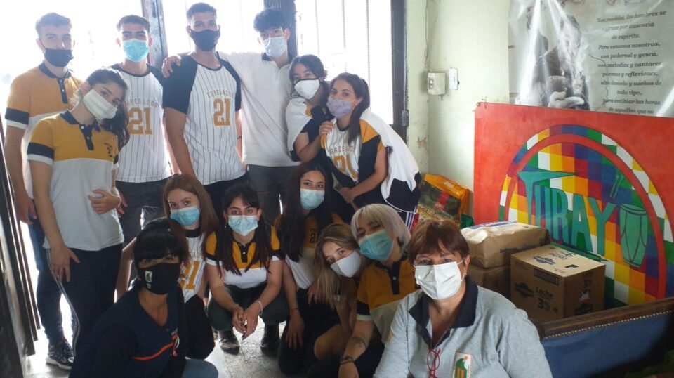 El Instituto Juvenilia colabora con donaciones para los animales afectados por los incendios en Las Peñas