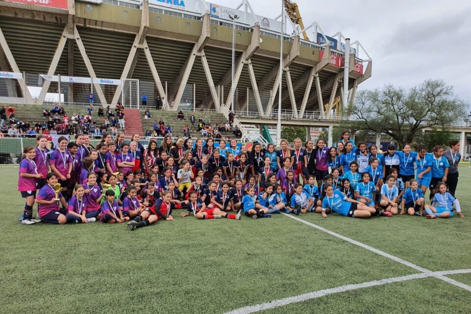 La Escuela de fútbol Claret realizó una gran actuación en un torneo disputado en la cancha auxiliar del estadio Kempes