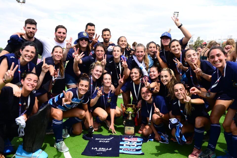 El hockey femenino del club La Salle finalizó la temporada con el bicampeonato en el Torneo Oficial de Damas “A”