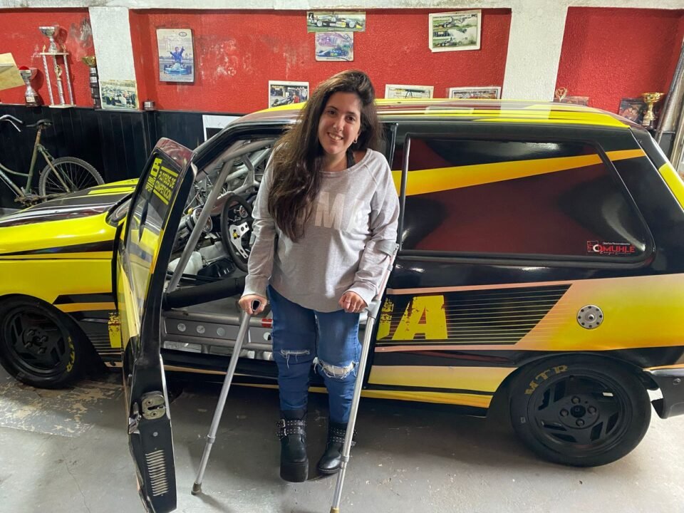 La primera piloto mujer con discapacidad de Latinoamérica busca sponsors para debutar en el Monomarca Fiat