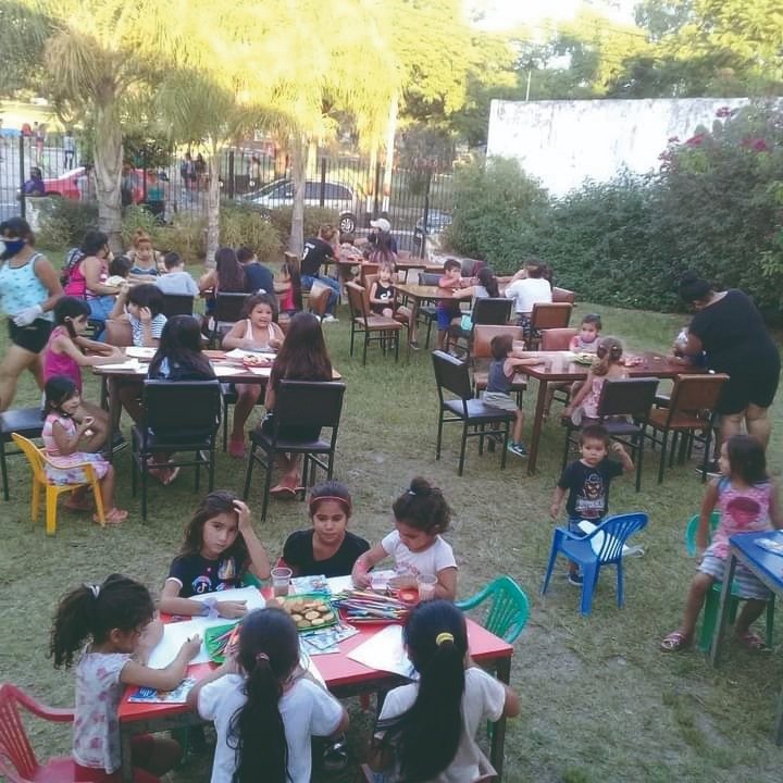 “Un Litro de Leche por mes” busca Padrinos y Madrinas para donar útiles escolares