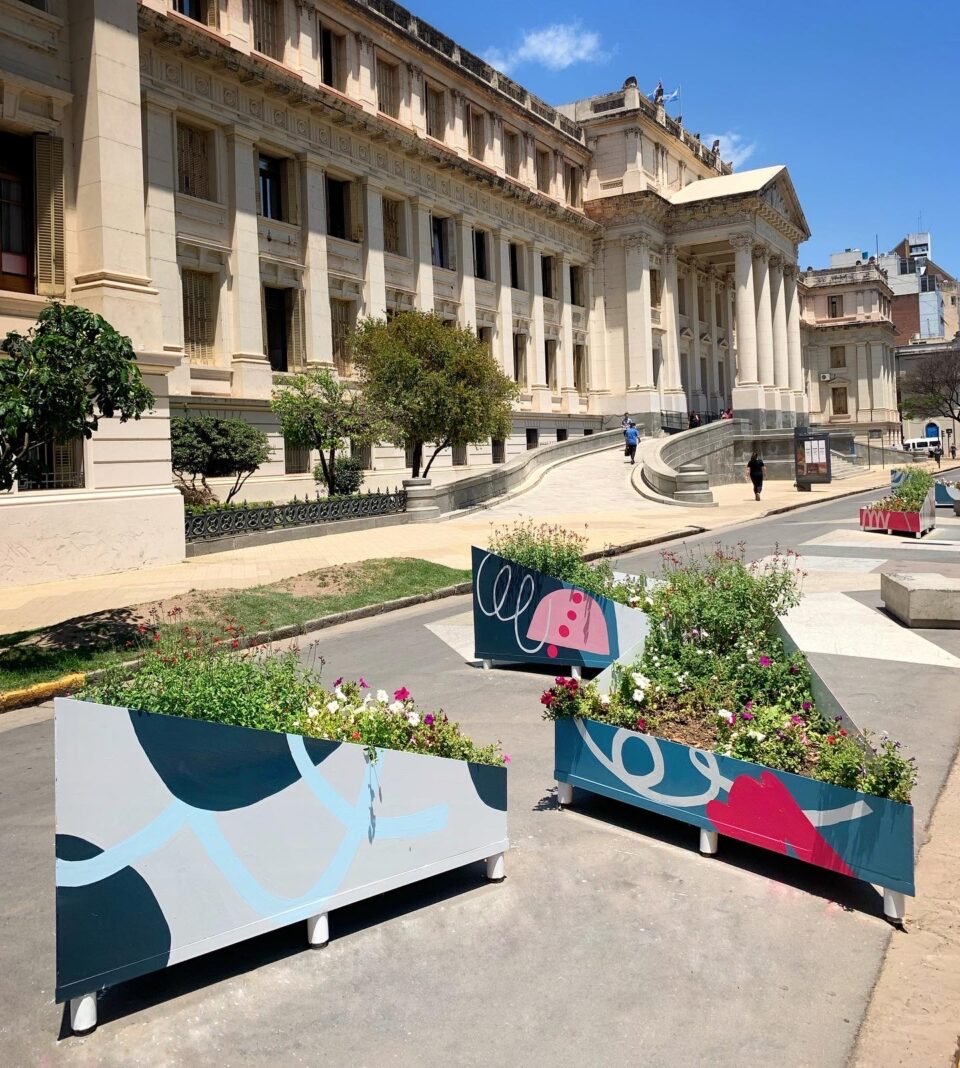 La ciudad se tiñe con los colores de la artista Eugenia Margarit