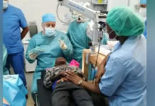 Un oftalmólogo argentino viajó a África para operar de la vista a más de 1.000 personas Oftalmólogo