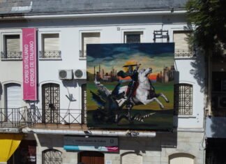 El Istituto Italiano di Cultura Córdoba exhibe en su fachada la reversión de una obra histórica del artista Raffaello Sanzio