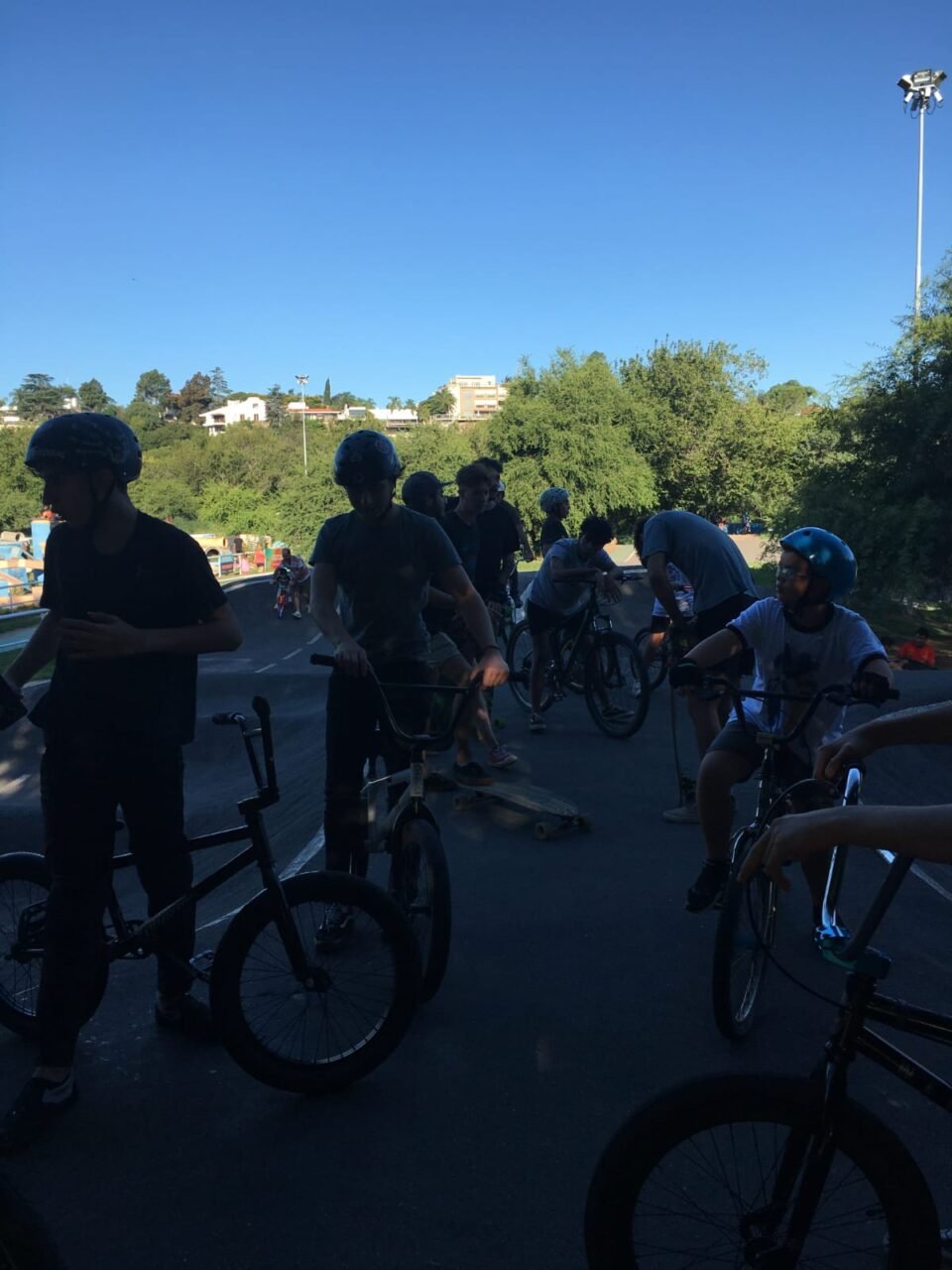 En el Parque del Kempes funciona la escuela de la Asociación Cordobesa de BMX