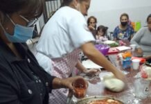 La fundación Un litro de Leche Por Mes Córdoba brinda un taller de prepizzas para las madres de los niños que asisten al merendero