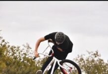 Vive en B° Altos de San Martín, practica BMX profesional y sueña con estar en los JJ.OO: la historia de Tobías Martínez