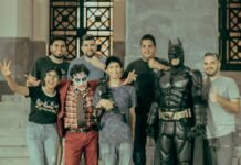 Batman Solidario estrenó su película “Ciudad Dóctica” en Vidón Bar
