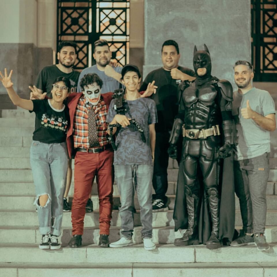 Batman Solidario estrenó su película “Ciudad Dóctica”  en Vidón Bar