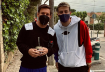 Pasaje a Qatar: el cordobés que sortea su colección de camisetas para viajar al mundial Camisetas