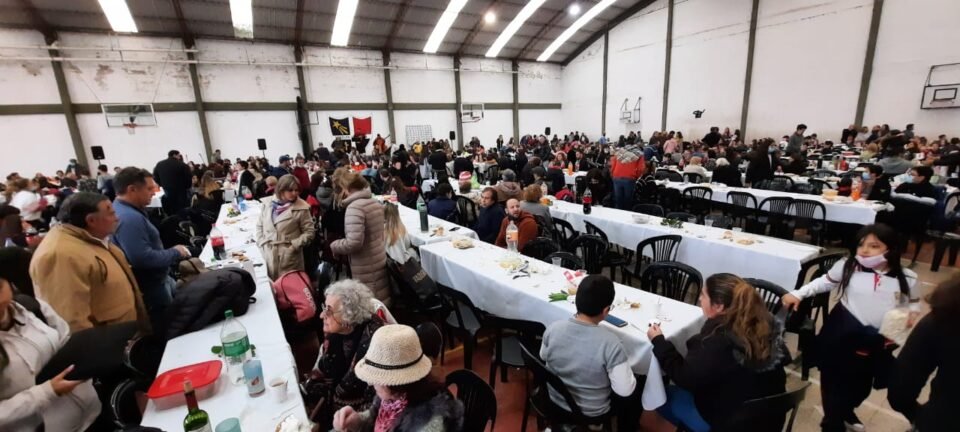 Cerca de mil personas disfrutaron del 25 de mayo en el Peña