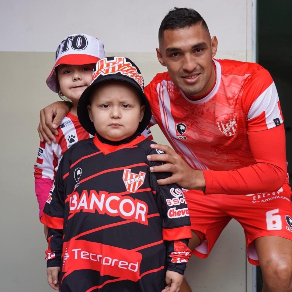 Nehier: El pequeño gloriosito superó el Cáncer y lo festejó en la cancha junto a su querido Instituto
