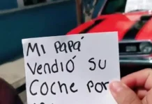 Hijo agradecido: Se recibió y le regaló a su papá el auto que había vendido para pagarle la facultad