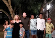 Viven en Córdoba y adoptaron a cinco hermanitos que querían permanecer juntos Cinco Hermanitos