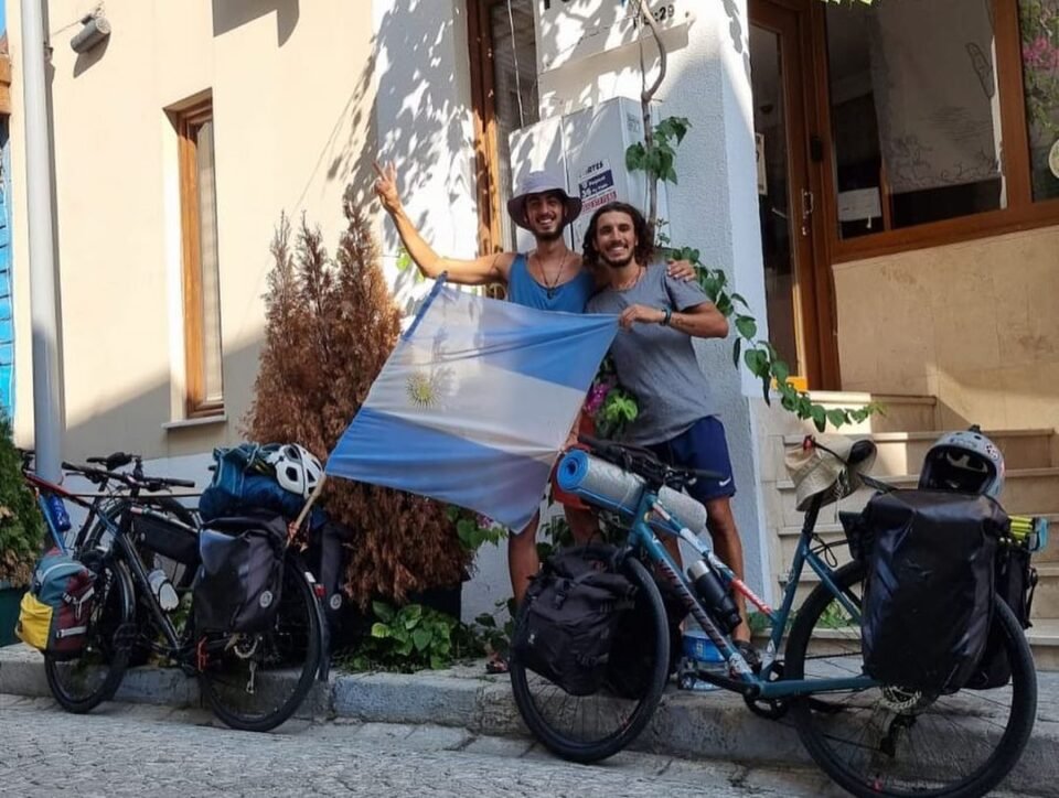 “Soniando en Cleta”: la travesía de Tres amigos de Laboulaye que sueñan con llegar en bici a Qatar