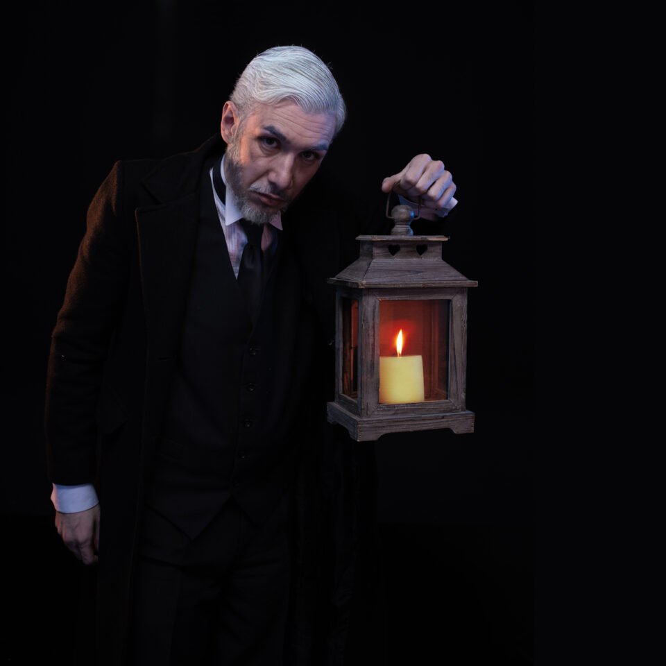 La obra de teatro “75 Puñaladas” se presenta en el Teatro La Brújula con una función única y de despedida