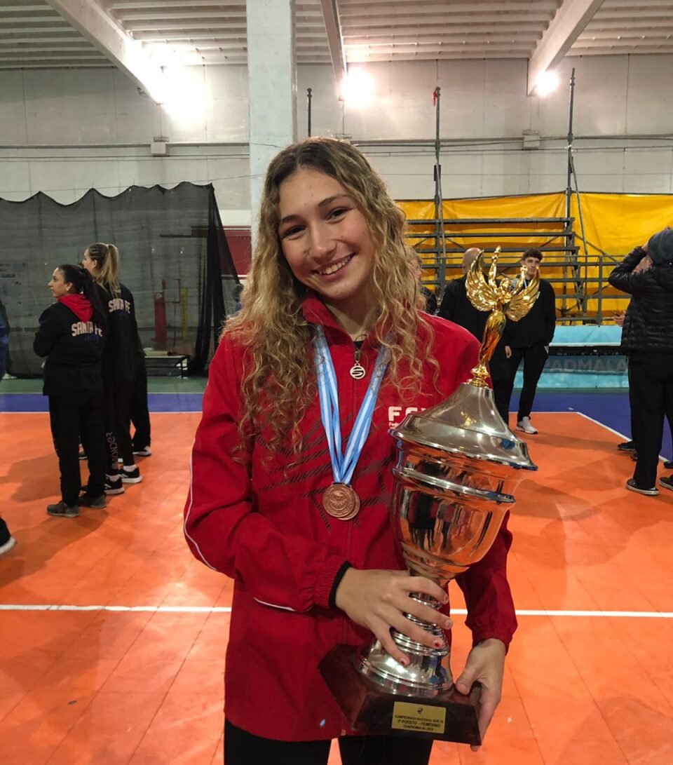 De B° La France a ser elegida mejor jugadora en la final del Torneo Provincial sub 18 de voley: la hazaña de Valentina Bicecci