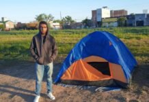 Estudiante ejemplar: viajó 650 kilómetros y acampó frente a la universidad para poder rendir Estudiante