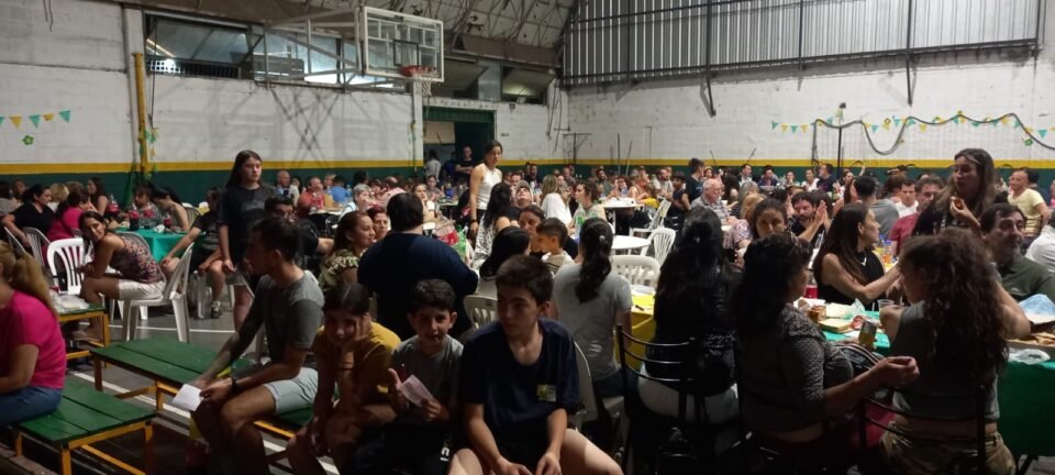 El Club Poeta Lugones celebró una nueva edición de su tradicional “Bingo Poético”
