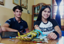 Nació sin su mano derecha y se construyó una mecánica para poder sacar el carnet de conducir Mano mecánica