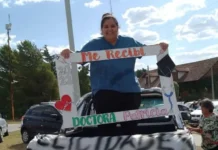 Se recibió de médica “Pato”, la enfermera que hacía dedo todos los días para ir la facultad Enfermera