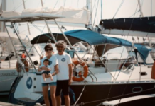 Crian a su hijo a bordo de un velero: la historia de una pareja viajera Velero