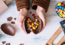 ¿Cómo hacer huevos de Pascua de chocolate caseros?