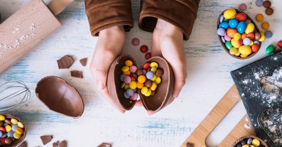 ¿Cómo hacer huevos de Pascua de chocolate caseros?