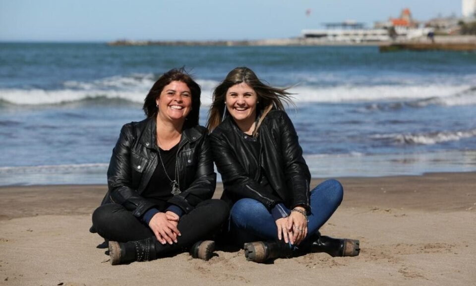 Carina Rosavik: La mujer que encontró a su hermana biológica después de 40 años