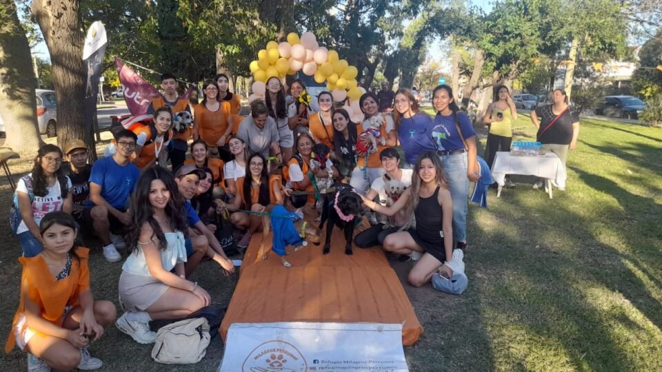El hogar Milagros Perrunos festejó el Día del Animal con un gran festejo