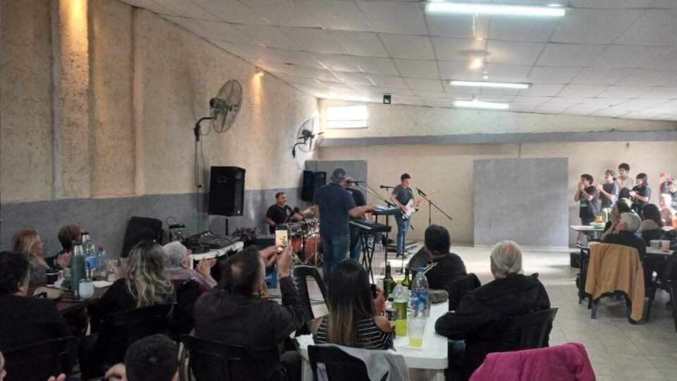El Centro Vecinal de B° Marqués de Sobremonte festejó la peña de artistas solidarios
