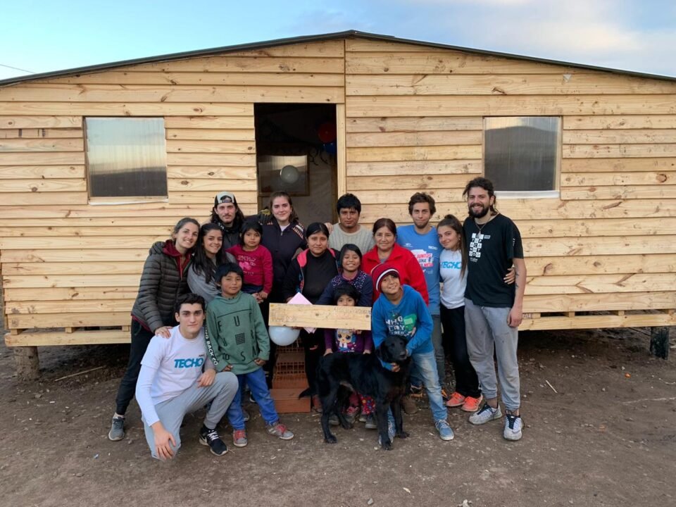 Techo Córdoba invita a 1.200 jóvenes a ayudar al mejoramiento de viviendas en barrios populares