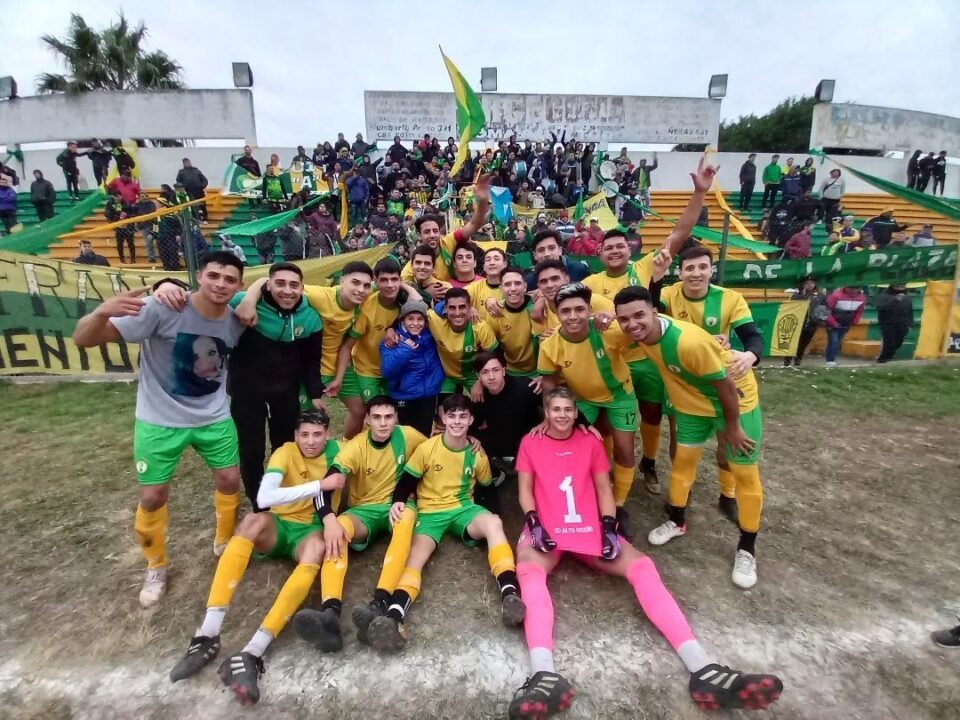 Huracán clasificó a las semifinales por el ascenso a primera división
