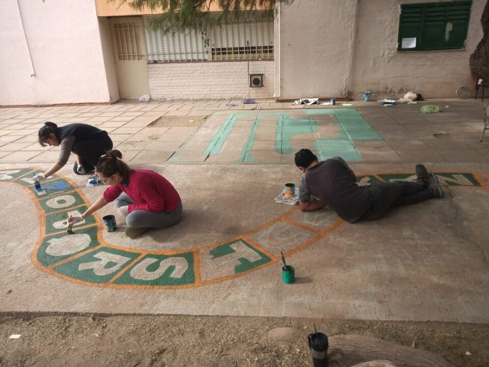 Gran repintada en la escuela Leopoldo Lugones