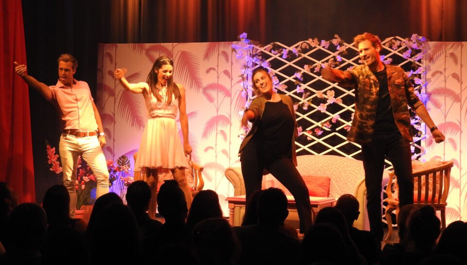 Malibú: La comedia dónde “todo es lo que parece”